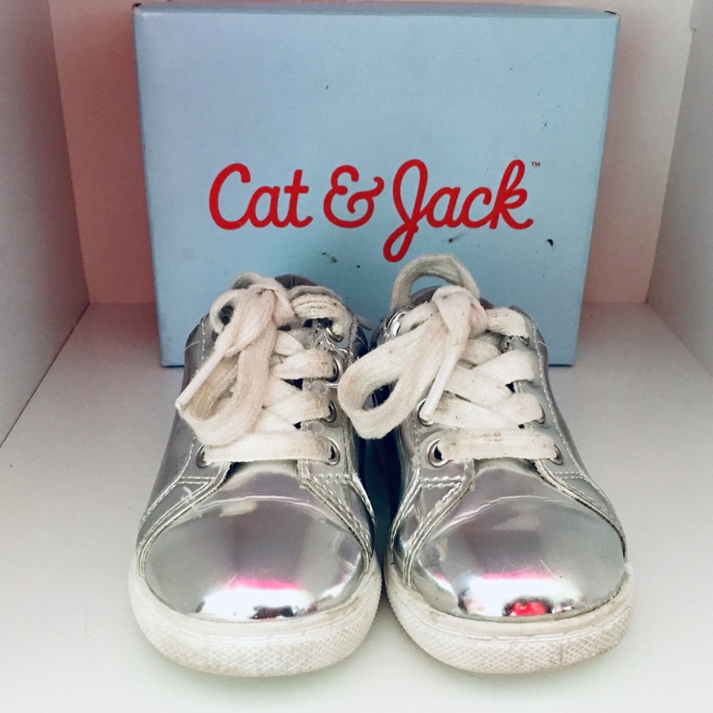 Cat & Jack Kid Shoes Size 7 Toddlers Sliver Metallic & white Sneakers - Picture 2 of 5